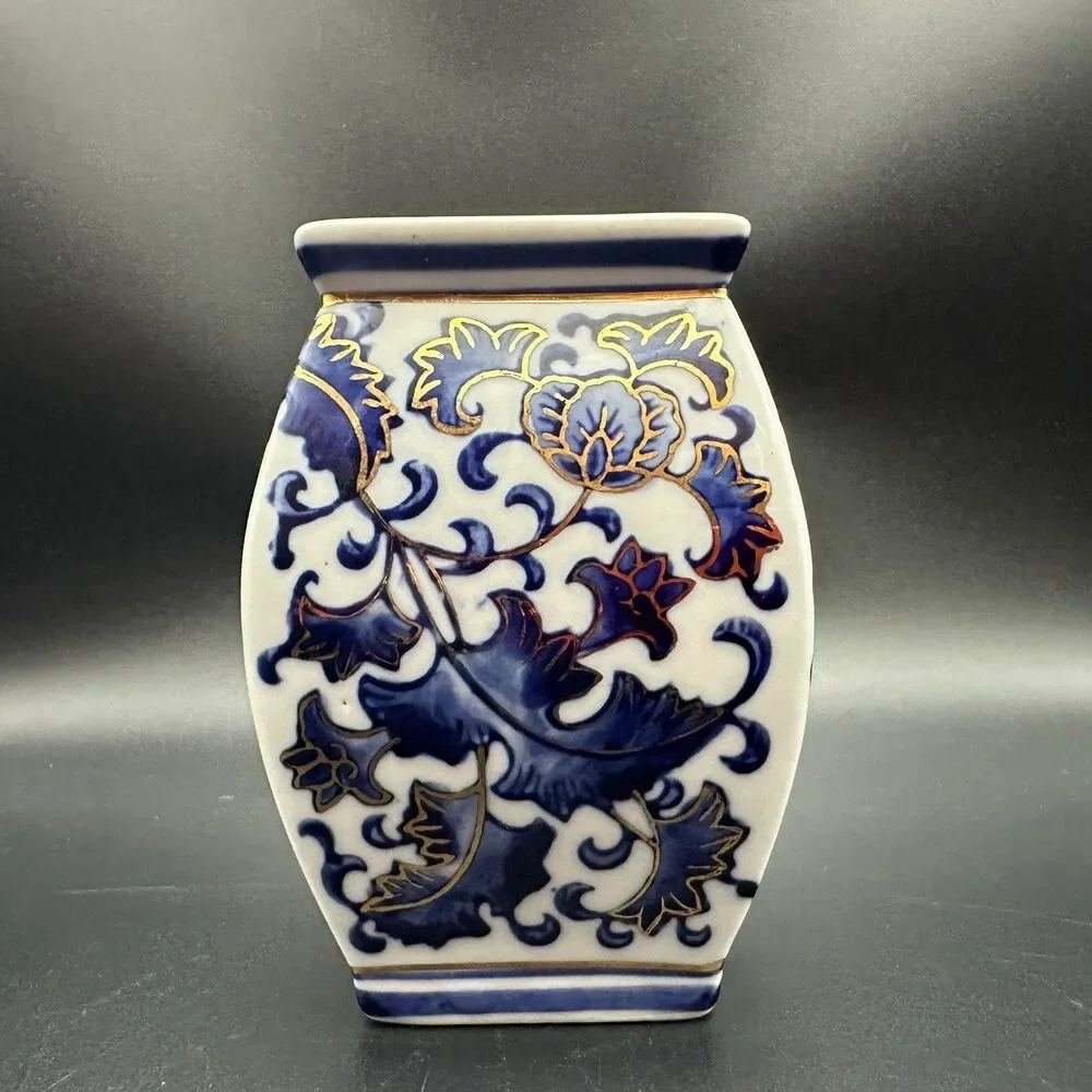 Vintage Chinoiserie Cobalt Blue White Porcelain Miniature Bud Vase Gold Gilt 4
